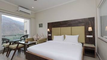 Luxury Suite, River View | In-room safe, laptop workspace, blackout curtains, soundproofing