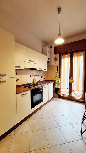 Fridge, microwave, stovetop, coffee/tea maker - Parma short breaks - Dimora Salvia (Parma)