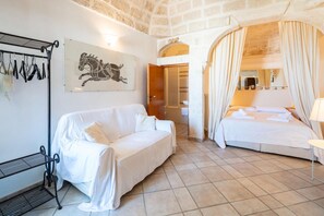 3 bedrooms, desk, iron/ironing board, travel cot