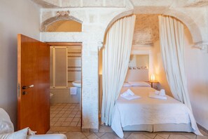 3 عدّة غرف نوم ومكتب ومكواة/لوح كي وسرير سفر