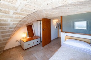 3 camere, una scrivania, ferro/asse da stiro, Wi-Fi