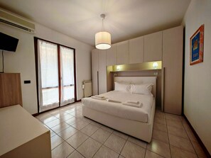 Tabla de planchar con plancha, cuna de viaje y wifi gratis