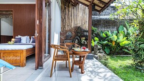 Kamar Double Standar, pemandangan kebun | Teras/patio