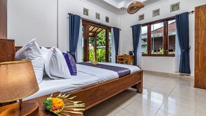 Standard Double Room, Garden View | Bathroom