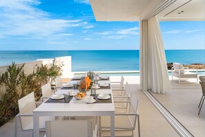 屋外ダイニングエリア