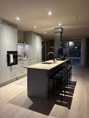 Fridge, microwave, oven, dishwasher
