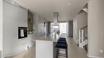 KylskÄp, mikrovÄgsugn, ugn och diskmaskin