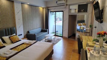 Chambre Double Supérieure, vue ville | Salle de bain | Articles de toilette gratuits, serviettes fournies, savon, shampoing