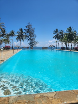 Pool - Welcome to our modern and cozy one-bedroom apartment right on the coastal beach! (Kilifi)