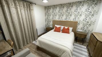 2 bedrooms, iron/ironing board, free WiFi