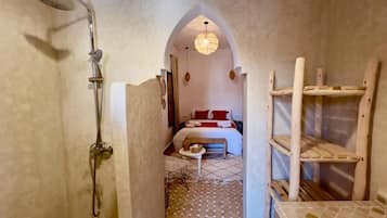 Comfort-dobbeltværelse | Badeværelse | Bruser, hårtørrer, håndklæder, Sæbe