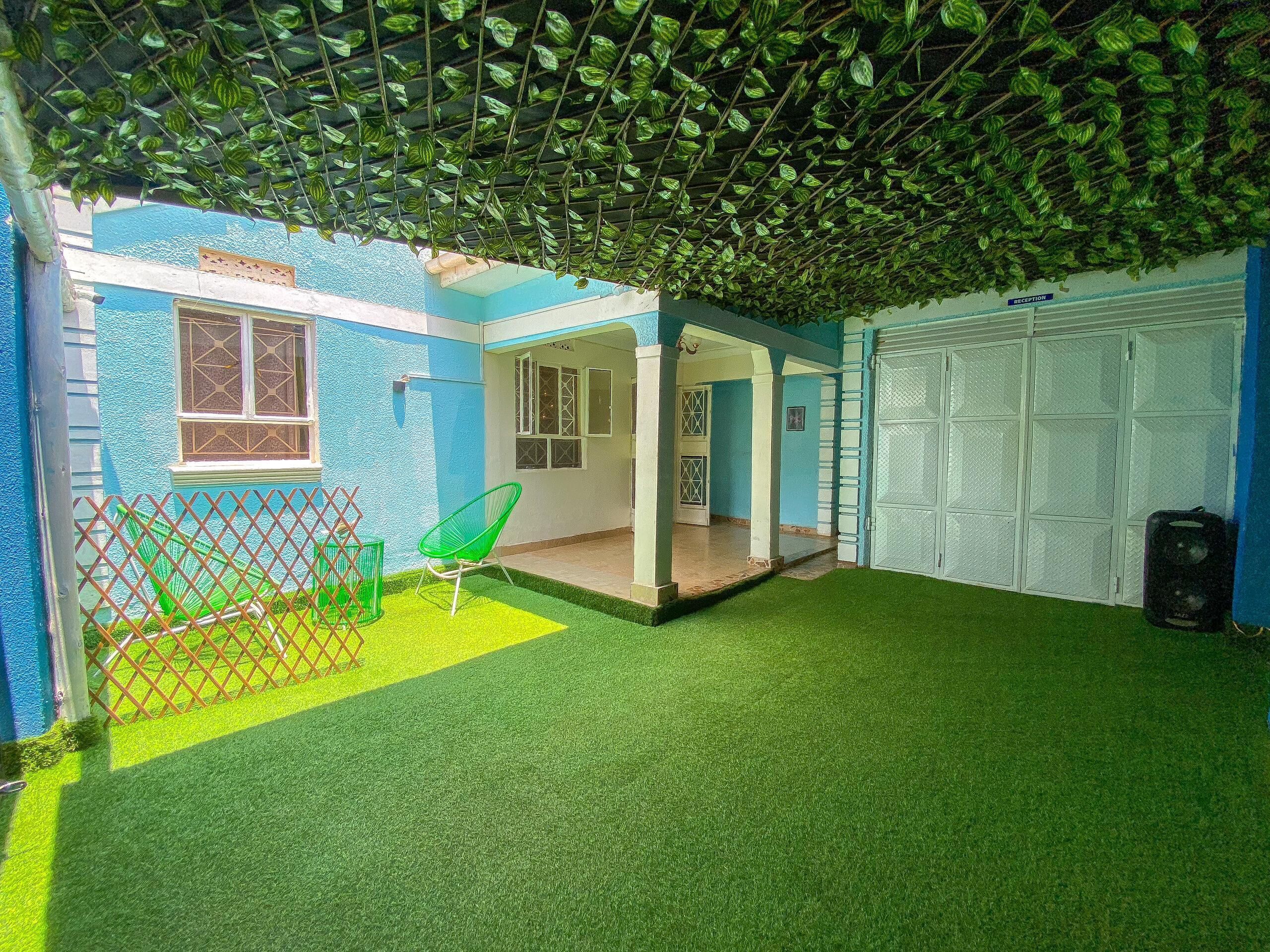 Vista frontal de la propiedad