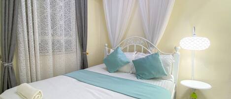 Deluxe-herbergi | Skrifborð, vinnuaðstaða fyrir fartölvur, myrkratjöld/-gardínur