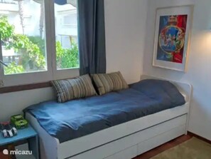 4 habitaciones, tabla de planchar con plancha, wifi y ropa de cama