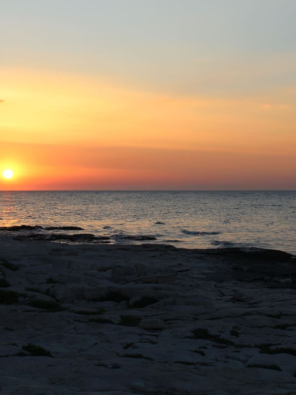 Sulla spiaggia, ombrelloni