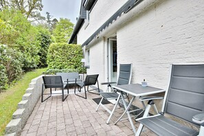 Outdoor dining - House on Nöltingsweg "Strandbude Apartment 01 (Scharbeutz)