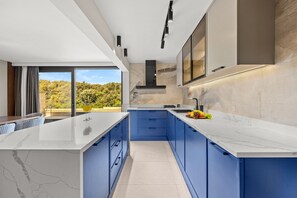 Fridge, microwave, oven, stovetop - The Bayfront - Luxury Pool Residence (Zadar)