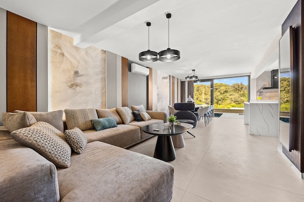 TV - The Bayfront - Luxury Pool Residence (Zadar)