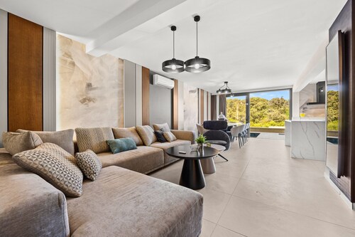 The Bayfront - Luxury Pool Residence