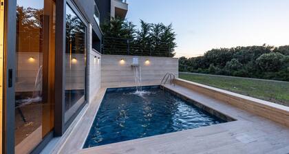 The Bayfront - Luxury Pool Residence
