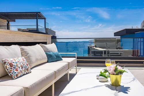 The Skyview Penthouse with Infinity Pool