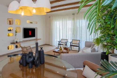 Chalet, 3 Schlafzimmer, Balkon | Essbereich im Zimmer