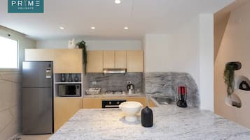 Chalet, 4 Bedrooms, Balcony | Private kitchen | Fridge