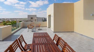 Chalet, 4 habitaciones, balcón | Terraza o patio