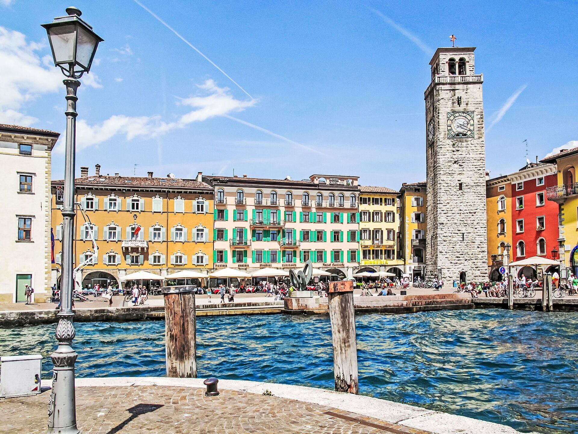 Blau, Wasser, Stadt, Kanal, Touristenattraktion, Mischnutzung, Boot, Metropole, Turm, Watercraft