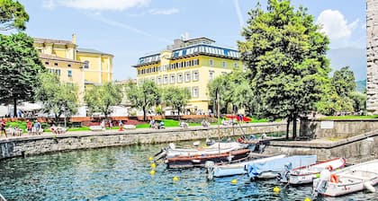 Bel appartement pour 4 personnes avec WIFI, TV, patio, vue panoramique et parking