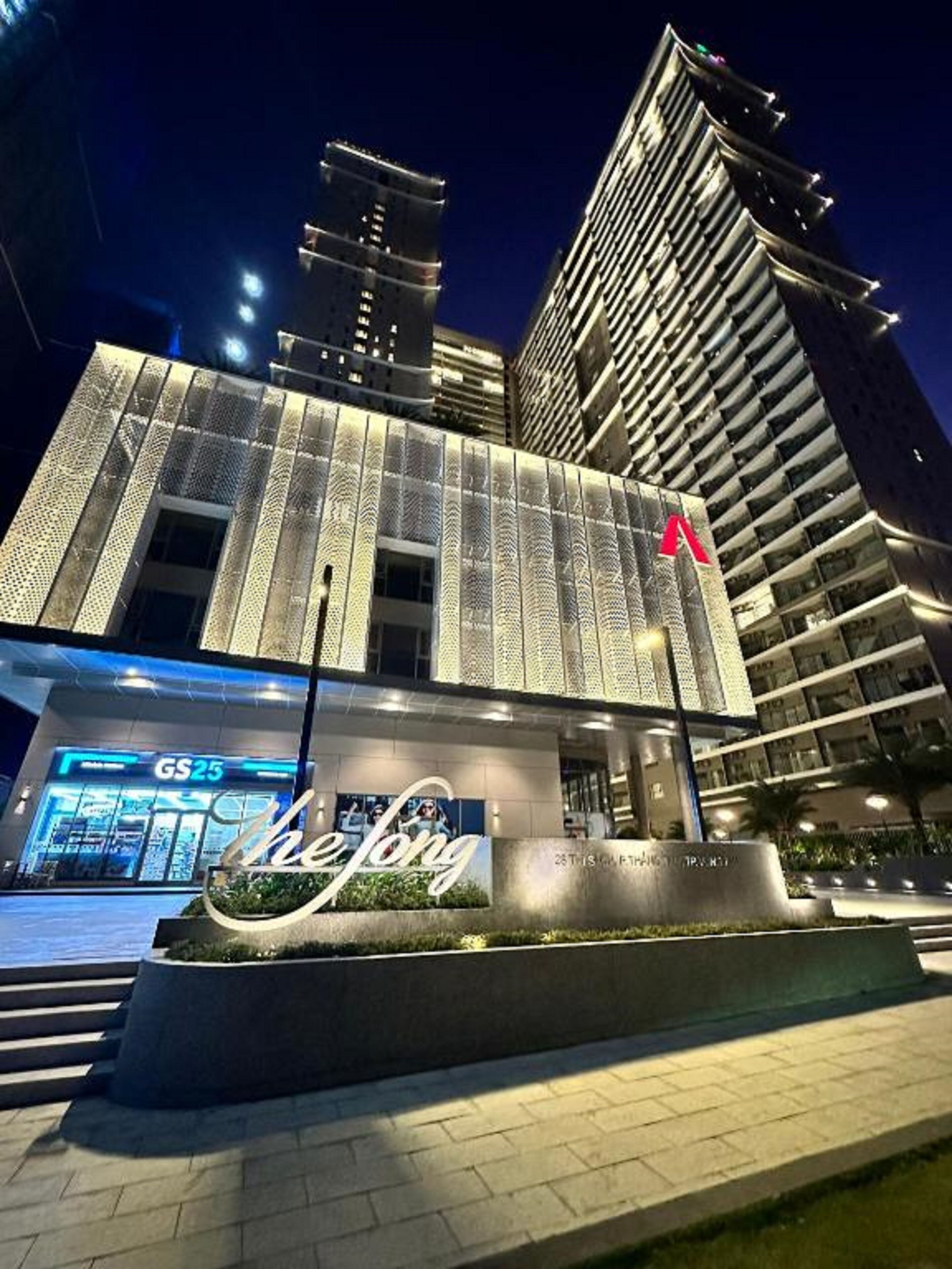 Vista frontal de la propiedad