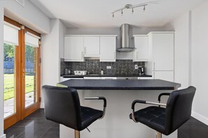 Micro-ondes, four, plaque de cuisson, lave-vaisselle