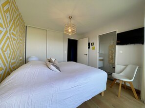 3 bedrooms, iron/ironing board, travel crib, WiFi