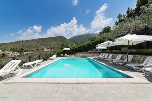 Alvavista2 apartment with pool, 20 minutes' drive from the center of Assisi.