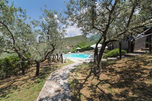 Alvavista2 apartment with pool, 20 minutes' drive from the center of Assisi.