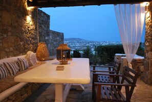 Outdoor dining - Blue Island Maisonette with Sharing Pool (MYKONOS)