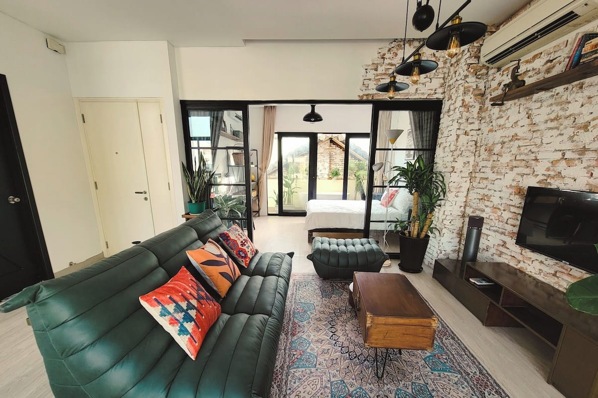 2 bedrooms, individually decorated, individually furnished, desk
