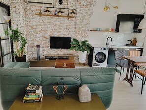 Decoración personalizada, muebles diferentes y escritorio 