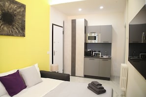 1 bedroom, in-room safe, iron/ironing board, WiFi