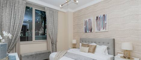 2 bedrooms, in-room safe, iron/ironing board