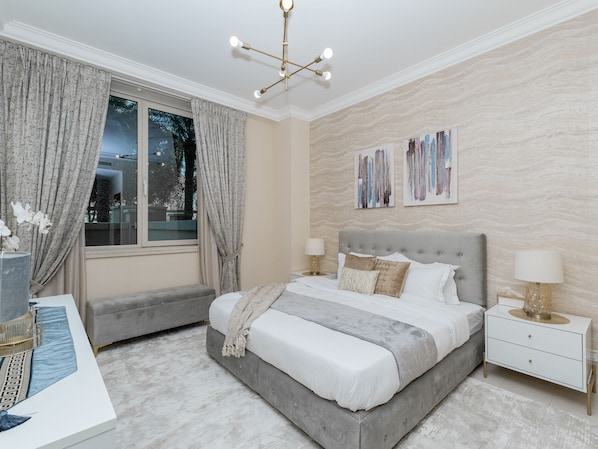 2 bedrooms, in-room safe, iron/ironing board