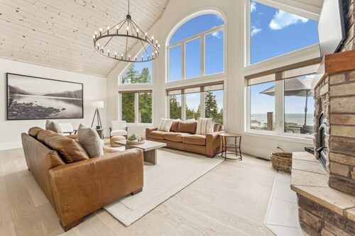 Driftwood: Luxe Lakefront Retreat w/ Sauna & AC - Tobermory