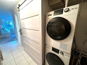 Interior - 1BR Marco Island condo with pool, WiFi, walk-to-beach access. (Marco Island)