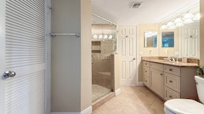 Shower, hair dryer, towels - 1BR Marco Island condo with pool, WiFi, walk-to-beach access. (Marco Island)