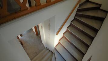 Villa, 3 Bedrooms, Balcony, Garden View | Interior