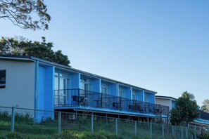 Comfort Room, Patio, Mountain View | Terrace/patio - Toowoomba Motel (East Toowoomba)
