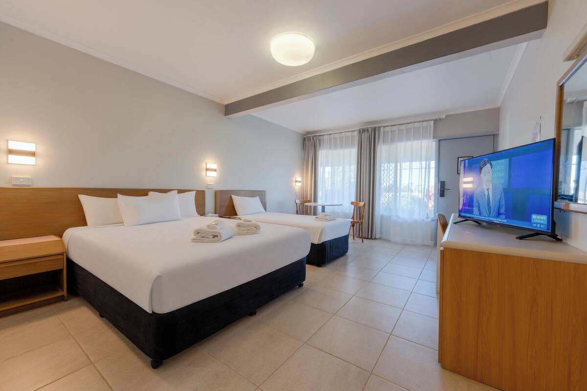 Comfort Twin Room, Balcony, Garden View | Iron/ironing board, WiFi (free)