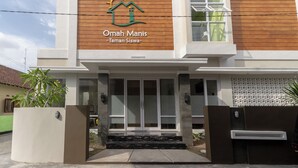 Unclassified image, 2 of 10, button - Omah Manis Taman Siswa (Yogyakarta)