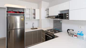 Chalet, 3 Bedrooms, Balcony, Garden View | Private kitchen | Fridge, microwave, oven, cookware/dishes/utensils