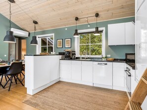 Fridge, microwave, dishwasher, cookware/dishes/utensils